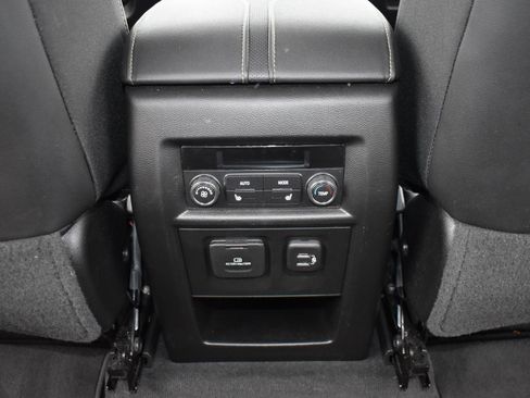 Used 2023 Chevrolet Traverse Premier image 18