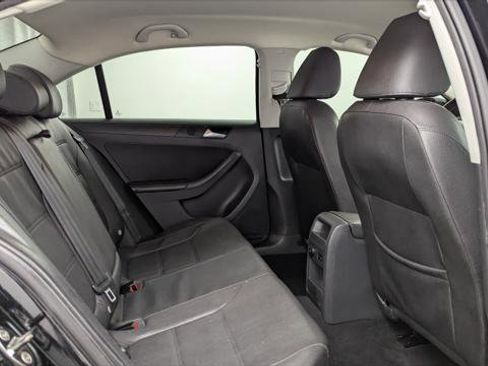 Used 2012 Volkswagen Jetta SE FWD image 16