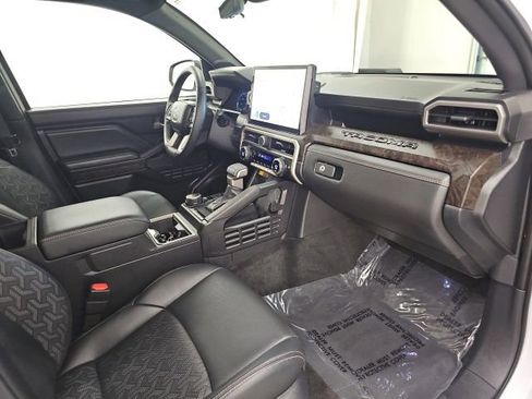 Used 2025 Toyota Tacoma Limited AWD/4WD image 37
