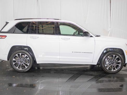 Used 2022 Jeep Grand Cherokee Overland w/ Luxury Tech Group IV image 4