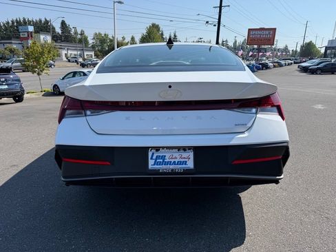Certified 2025 Hyundai Elantra Hybrid FWD image 4