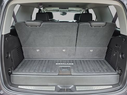 Certified 2016 Cadillac Escalade Luxury AWD/4WD image 13