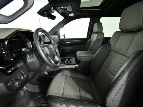 Used 2024 Chevrolet Silverado 2500 ZR2 w/ Technology Package image 5