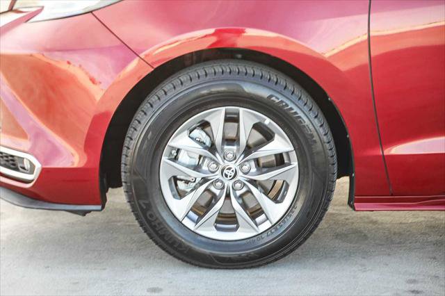 Certified 2023 Toyota Sienna XLE FWD image 10
