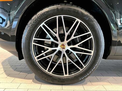 Used 2024 Porsche Cayenne image 14