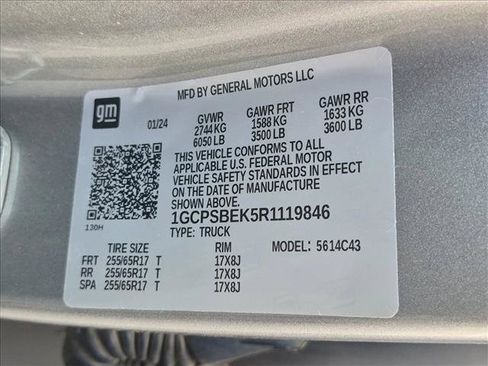 Used 2024 Chevrolet Colorado W/T w/ Safety Package RWD image 15