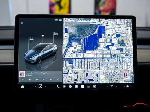 Used 2024 Tesla Model Y Long Range AWD/4WD image 72