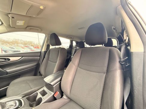 Used 2020 Nissan Rogue Sport S image 24