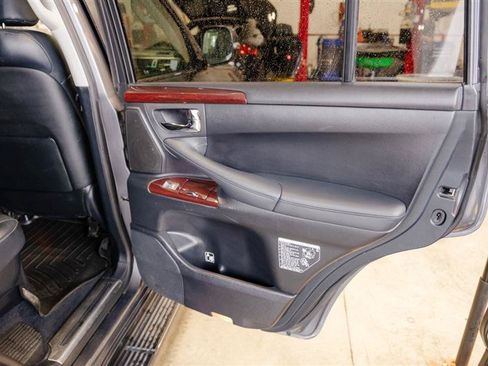 Used 2015 Lexus LX 570 4WD w/ Luxury Package image 31