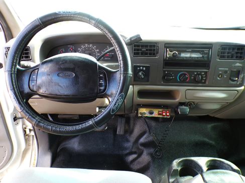 Used 1999 Ford F250 Lariat image 10