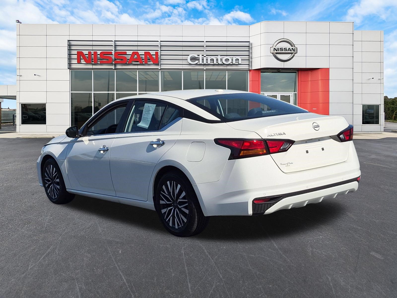 Used 2025 Nissan Altima 2.5 SV FWD image 5