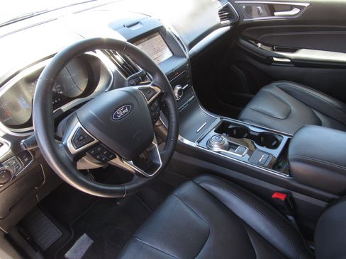 Used 2019 Ford Edge Titanium FWD image 16
