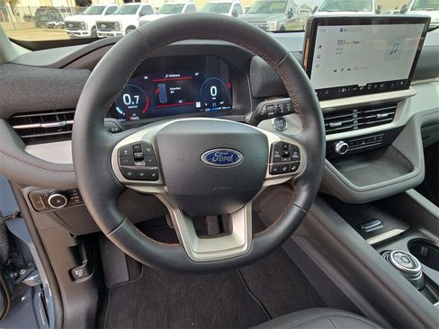 New 2025 Ford Explorer Active w/ Active Comfort Package image 17
