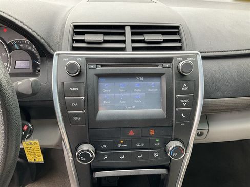 Used 2015 Toyota Camry LE FWD image 29