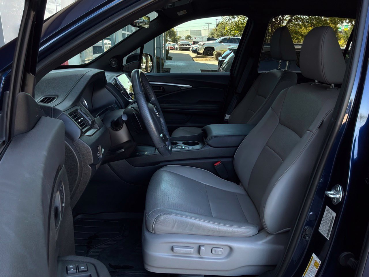 Used 2025 Honda Passport EX-L image 11