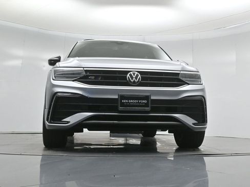 Used 2023 Volkswagen Tiguan SE R-Line image 41