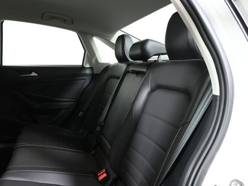 Used 2024 Volkswagen Jetta SE FWD image 6