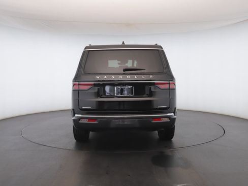 Used 2022 Jeep Wagoneer Series III w/ Premium Group I AWD/4WD image 27