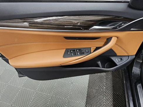 Used 2022 BMW 530i xDrive w/ Convenience Package image 10