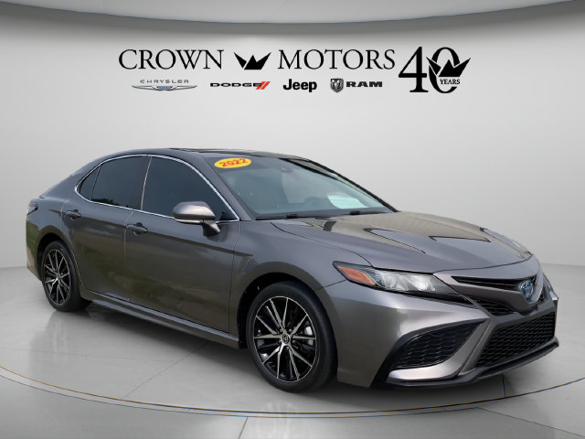 Used 2022 Toyota Camry SE FWD image 3