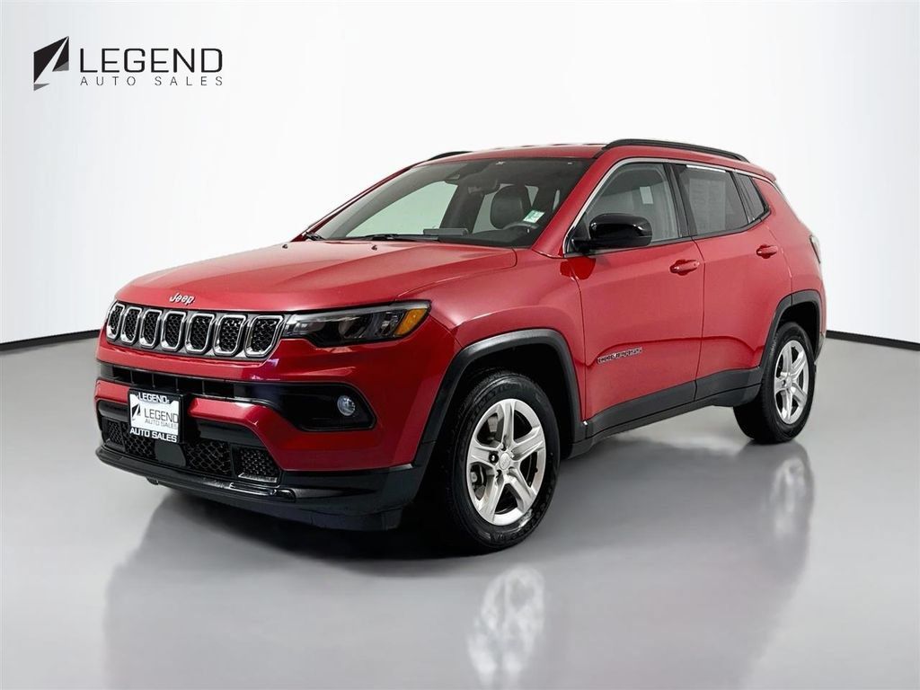 Used 2024 Jeep Compass Latitude AWD/4WD image 1