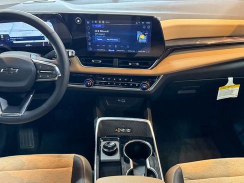 Certified 2025 Chevrolet Equinox ACTIV w/ Safety and Technology Package image 30