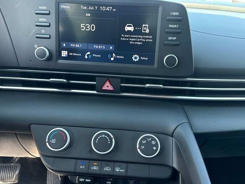 Used 2024 Hyundai Elantra SE FWD image 31