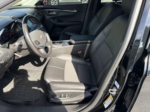 Used 2019 Chevrolet Impala LT FWD image 21