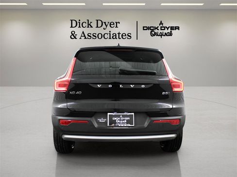 Certified 2025 Volvo XC40 B5 Plus w/ Protection Package Premier image 3