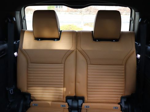 Used 2018 Land Rover Discovery HSE image 20