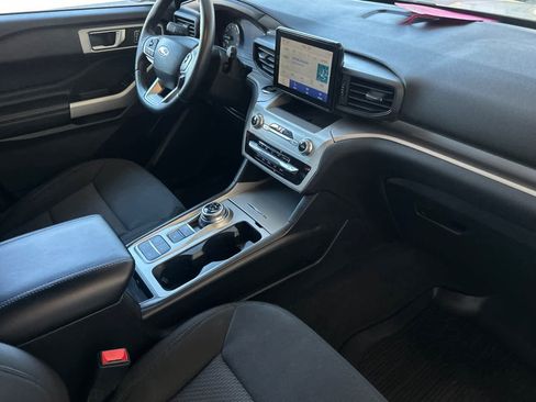 Used 2022 Ford Explorer XLT image 18