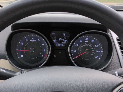 Used 2015 Hyundai Elantra SE FWD image 32