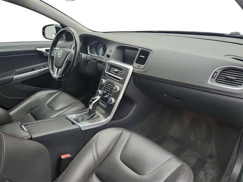 Used 2016 Volvo V60 T5 Cross Country image 24