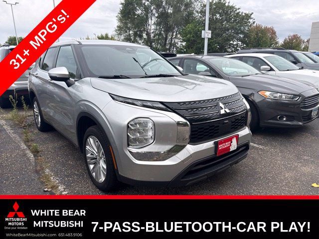 Used 2022 Mitsubishi Outlander ES FWD image 1