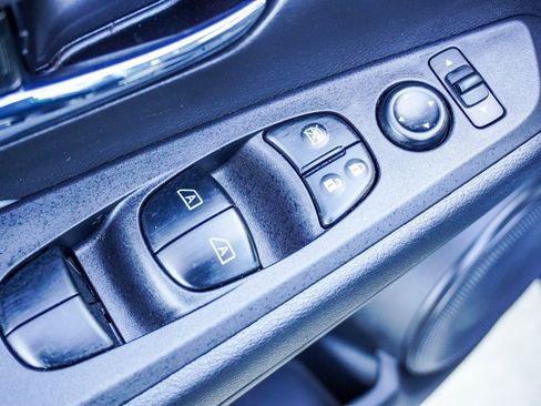 Used 2024 Nissan Kicks SR w/ SR Premium Package image 18