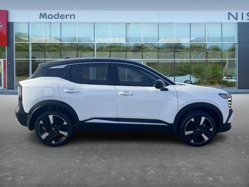 New 2026 Nissan Kicks SR image 4