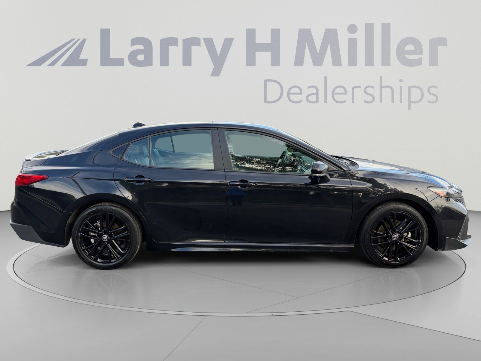 Used 2025 Toyota Camry SE FWD image 6