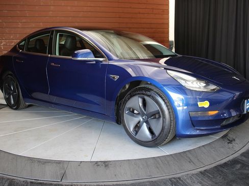 Used 2020 Tesla Model 3 Standard Range Plus image 19