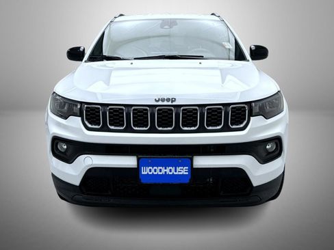 Used 2024 Jeep Compass Latitude AWD/4WD image 2