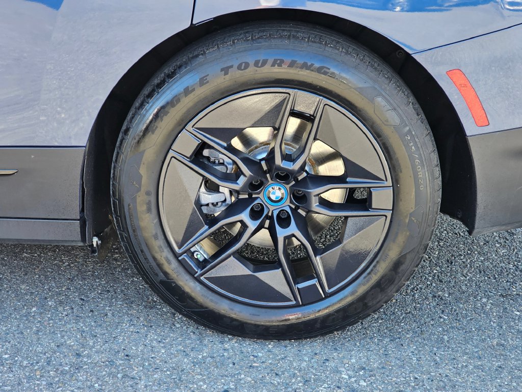 Used 2023 BMW iX xDrive50 w/ Premium Package AWD/4WD image 9