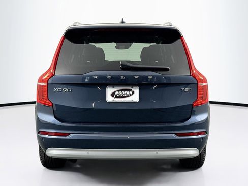 Used 2022 Volvo XC90 T5 Momentum image 10