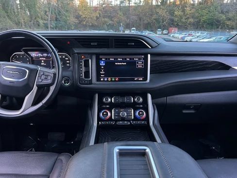 Used 2021 GMC Yukon Denali w/ Denali Premium Package AWD/4WD image 17