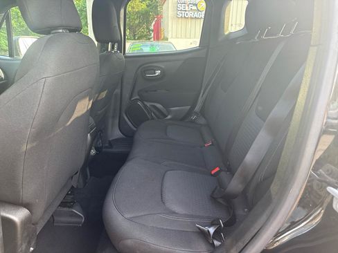 Used 2021 Jeep Renegade Latitude w/ Luxury Group II AWD/4WD image 15