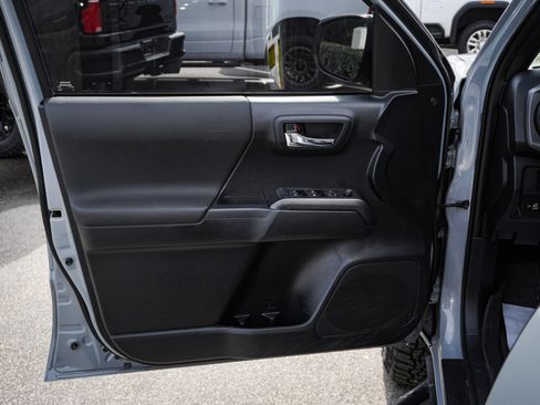 Used 2019 Toyota Tacoma TRD Off-Road image 14