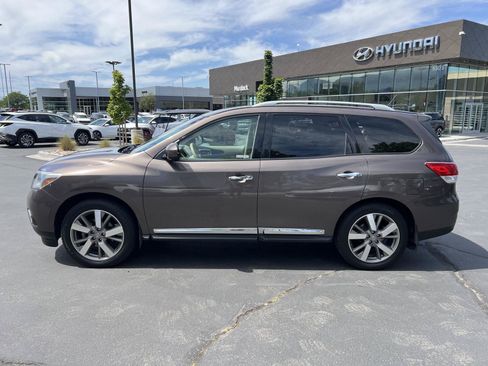 Used 2015 Nissan Pathfinder Platinum AWD/4WD image 12