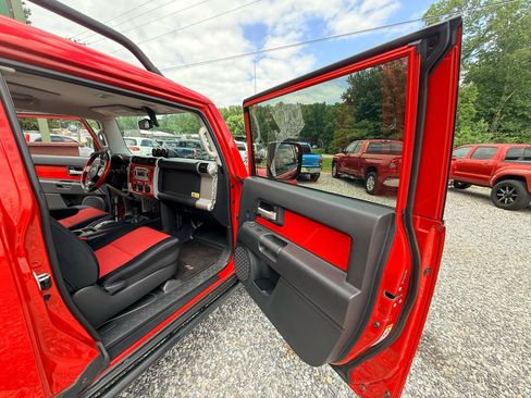 Used 2012 Toyota FJ Cruiser 4WD w/ Upgrade Pkg II image 17