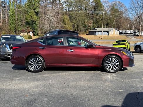 Certified 2025 Nissan Altima 2.5 SV image 2