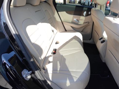 Used 2019 Mercedes-Benz GLC 300 4MATIC image 29