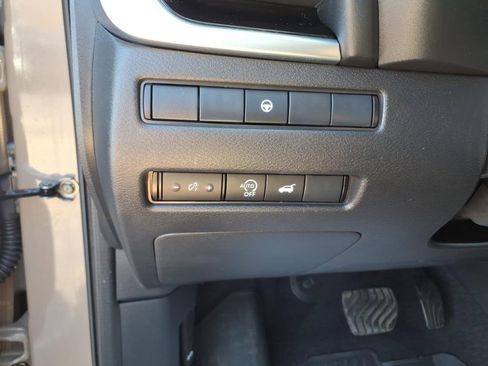 Used 2025 Nissan Rogue SV image 17