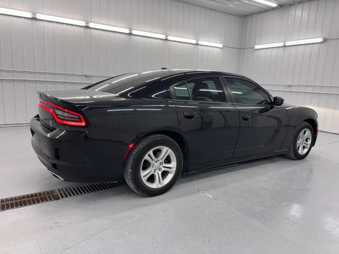 Used 2020 Dodge Charger SXT RWD image 3